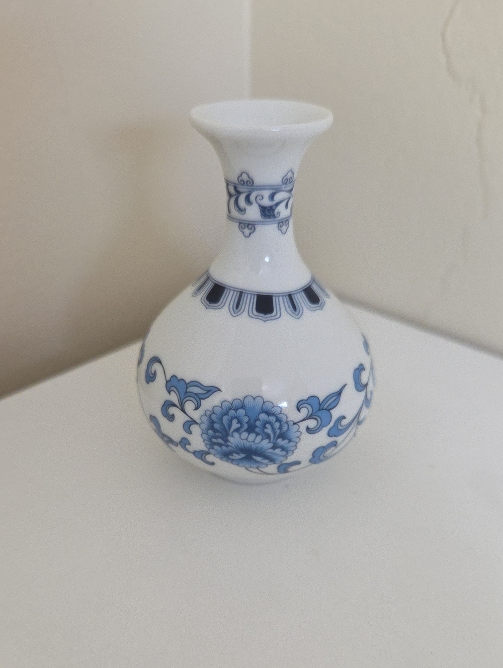 Franklin Mint Vintage 1980 Blue and White Floral Mini Ceramic Vase